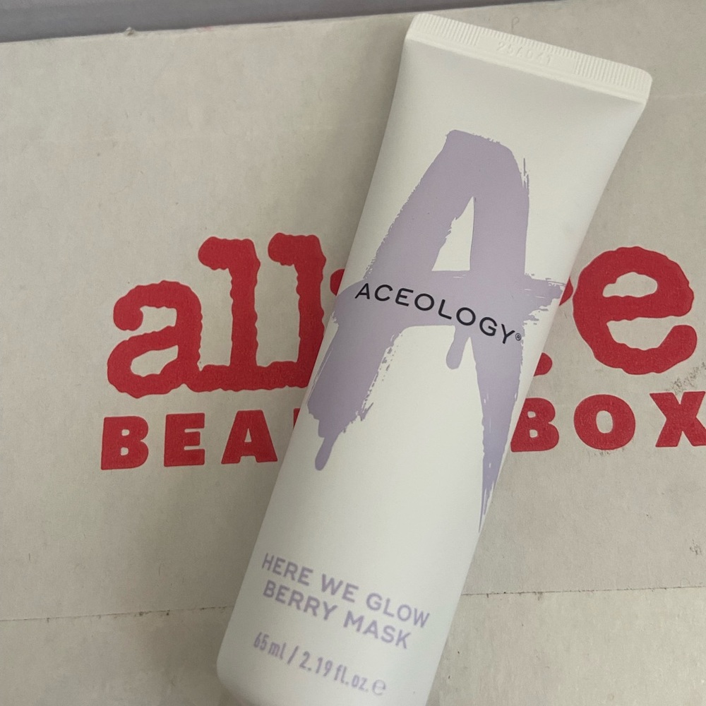 Aceology Here We Glow Berry Mask - White with Lavender Accent